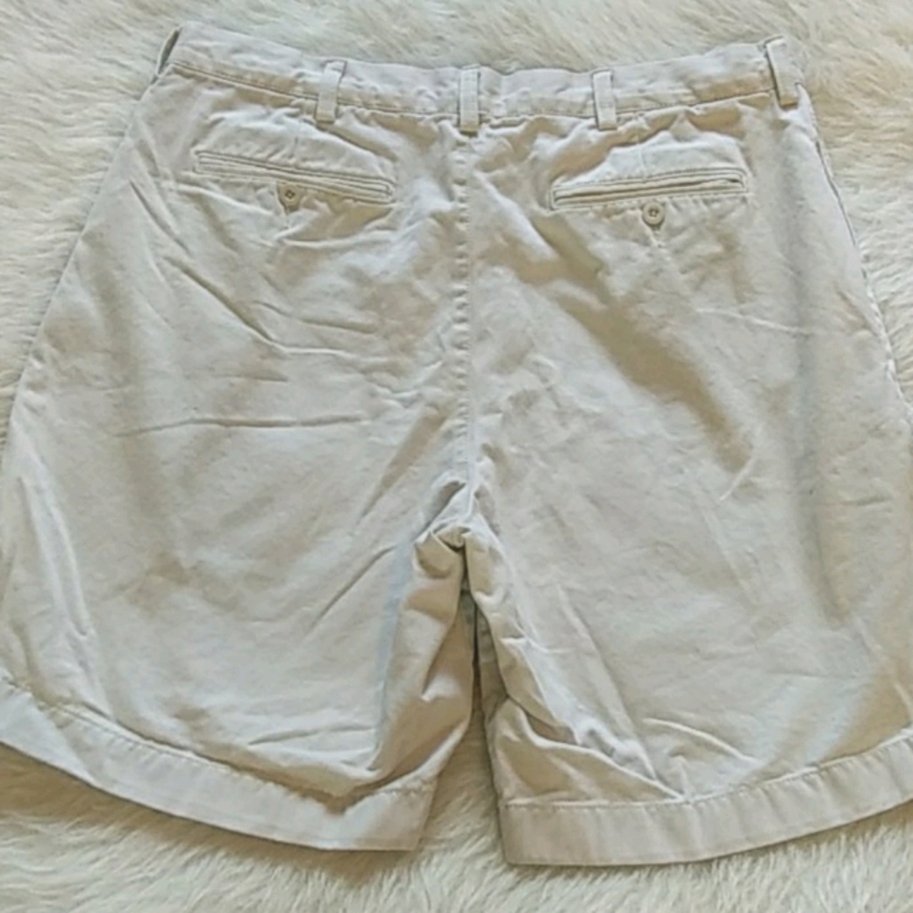 Roundtree & Yorke Cream Beige Shorts - Picture 2 of 4